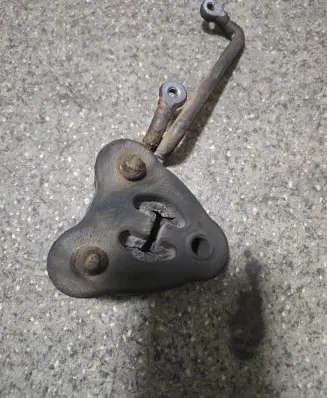 BMW 3 E46 Muffler mount bracket/holder 2247488