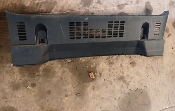 Trunk/boot sill cover protection