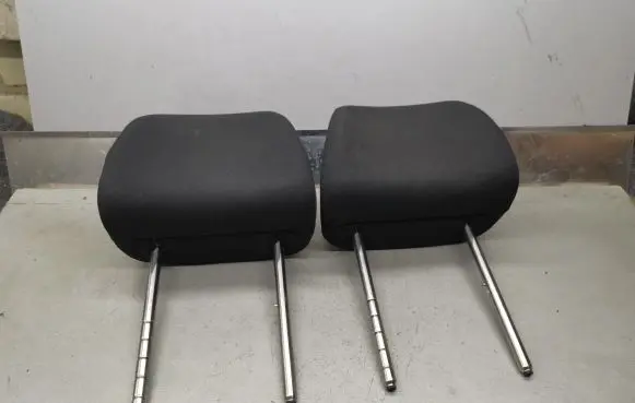Volkswagen PASSAT B6 Front seat headrest 