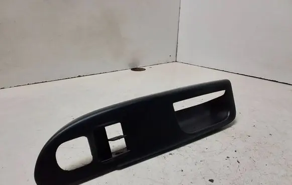 Volkswagen PASSAT B6 Front door window switch trim 3C1867171A