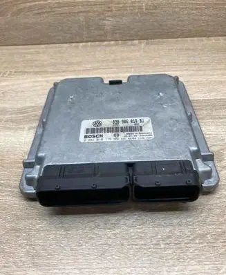 Volkswagen PASSAT B5 Engine control unit/module ECU 038906019BJ 0281010176