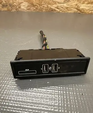 Mercedes-Benz E W238 USB socket connector A2058200526
