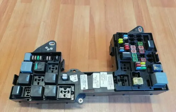 Jaguar XF X250 Fuse module AX2314290AHA 5605002800 T2091027061416