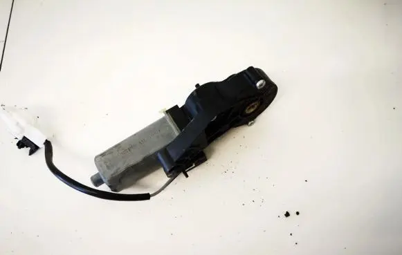 Mercedes-Benz E W211 Seat adjustment motor 820591114 82059111-4