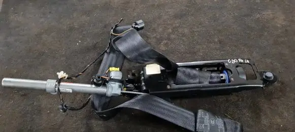 Volvo C30 Front seatbelt 9123536