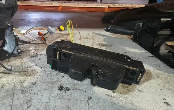 Peugeot 607 Tailgate/trunk/boot lock/catch/latch