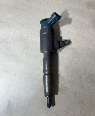Ford Turneo Courier Fuel injector 0445110489 Cv6q9f593