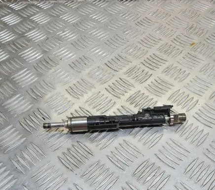 BMW 5 F10 F11 Fuel injector 0261500109 7597870