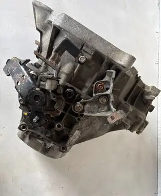 Hyundai Veloster Manual 6 speed gearbox 077011