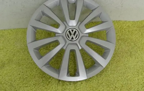 Volkswagen New Beetle R16 wheel hub/cap/trim 5C0601147C