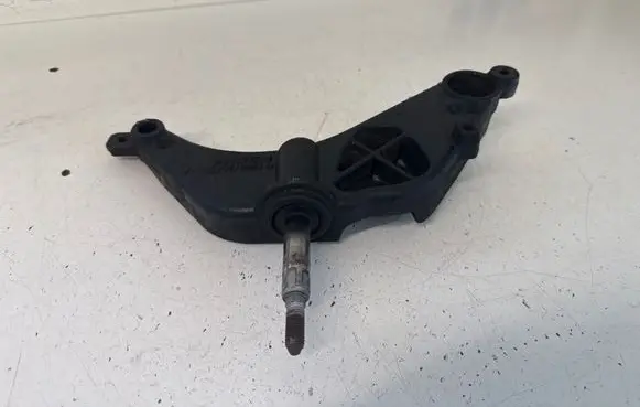Opel Vivaro Gearbox mounting bracket 8200426815 93854648