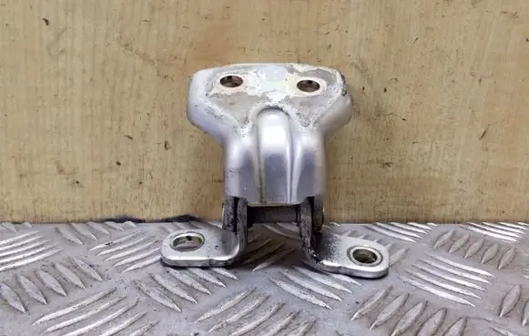 KIA Sorento Front door upper hinge