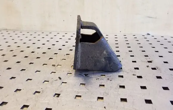 KIA Sorento Engine mounting bracket