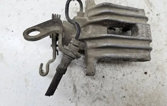 Skoda Yeti (5L) Rear brake caliper