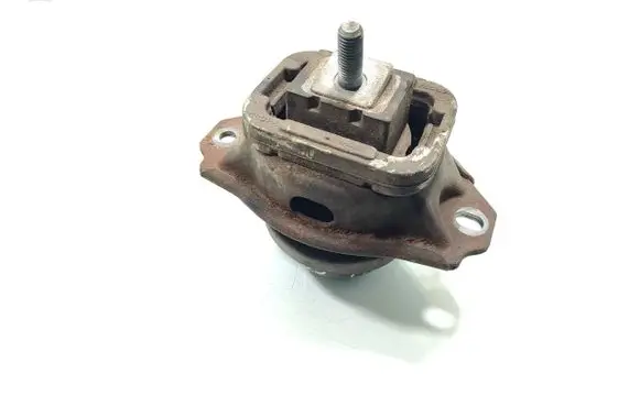 Land Rover Discovery 3 - LR3 Engine mount bracket KKB500441G