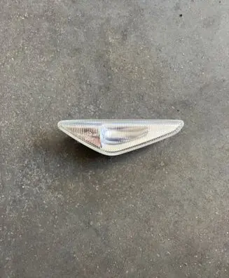 Front fender indicator light