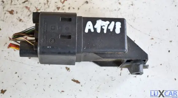 Volkswagen Caddy Glow plug pre-heat relay 038907281D