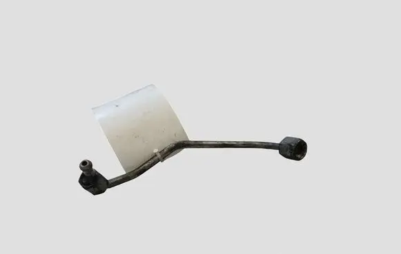 KIA Sorento Fuel injector supply line/pipe