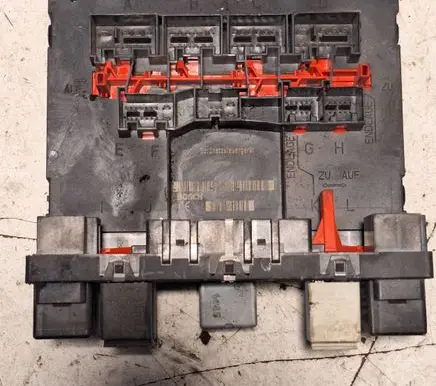 Volkswagen PASSAT B6 Comfort/convenience module 3C0937049D H37JS1002 F005V00525