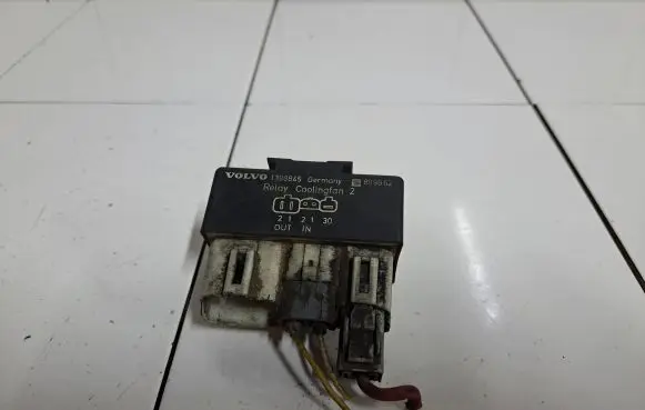 Volvo 850 Coolant fan relay 1398845 899962 212130