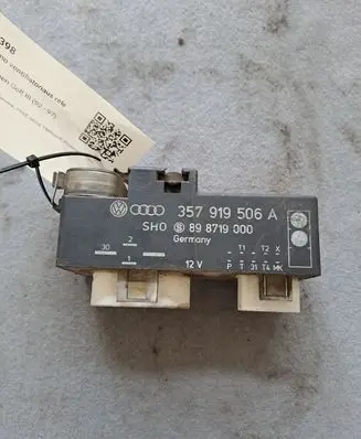 Volkswagen Golf III Coolant fan relay 357919506A