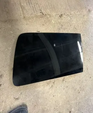 Dodge Nitro Rear side window
