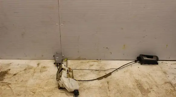 Mitsubishi Pajero Front door lock