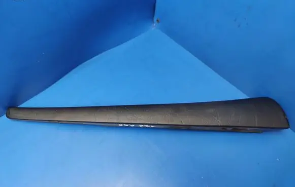 Mercedes-Benz S W126 Front door glass trim molding