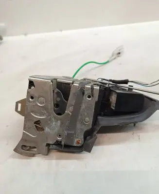 BMW 5 E39 Front door lock 82350969