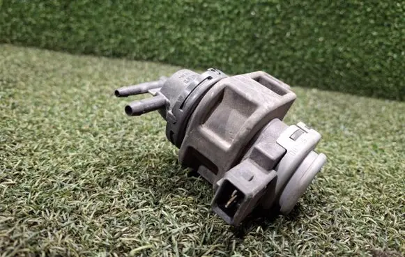 Renault Kangoo II Turbo solenoid valve 8200575400