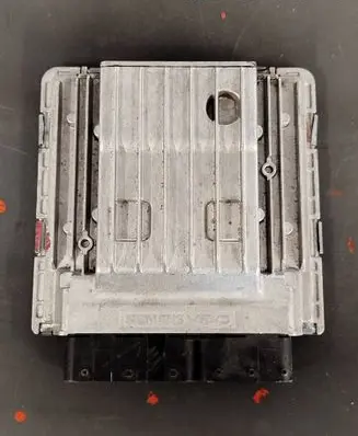 BMW 5 E60 E61 Engine control unit/module 7586940