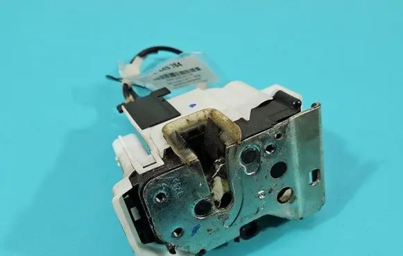 Opel Combo D Front door lock IMPRK1443764