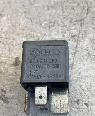 Audi A4 S4 B5 8D Other relay 8d0951253