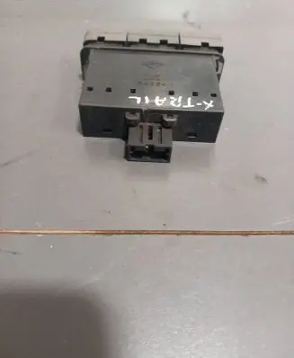 Nissan X-Trail T30 Differential lock switch 22200