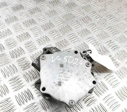 Volkswagen Golf VII Vacuum pump 06L145100F