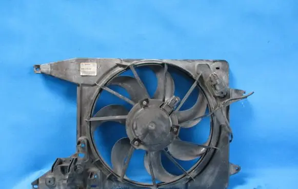 Dacia Sandero Radiator cooling fan shroud 8200765566B
