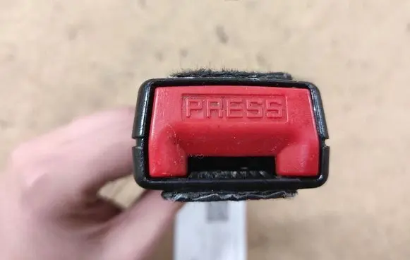 Citroen C5 Front seatbelt buckle 34012654