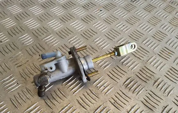 Mitsubishi Grandis Master brake cylinder