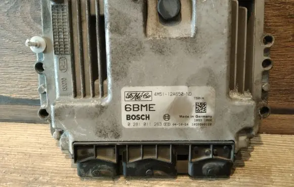 Ford Focus Engine control unit/module 4M5112A650MD 0281011263