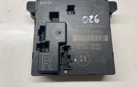 Mercedes-Benz E W211 Door control unit/module A2118201626 2118201626
