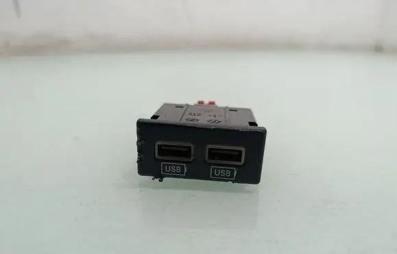Jeep Grand Cherokee USB socket connector 68145567AA
