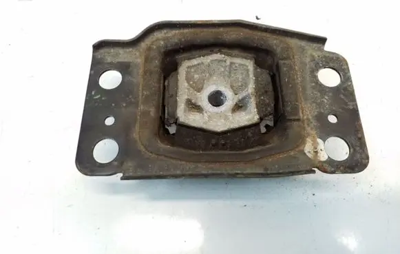 Ford Fusion II Engine mount bracket DG937M121