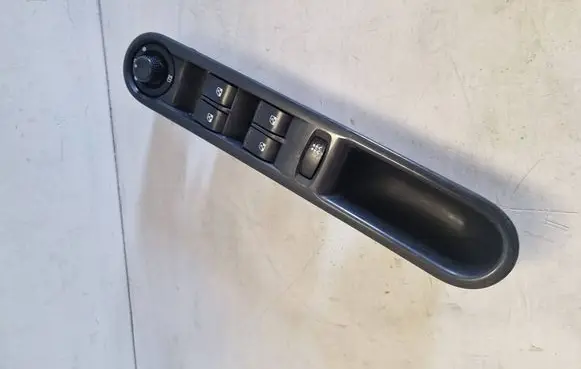 Renault Espace - Grand espace IV Electric window control switch 8200328425