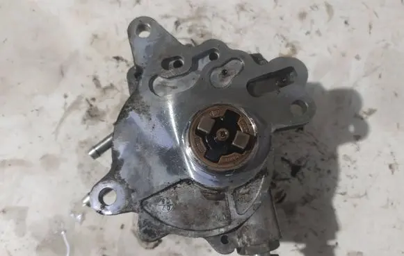 Volkswagen PASSAT B6 Vacuum pump 03G145209 020305B