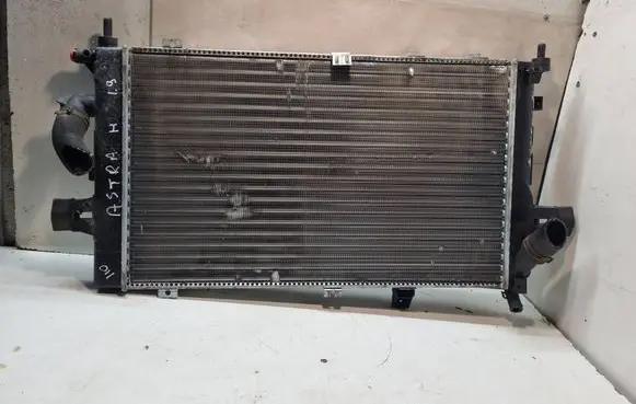 Opel Astra H Coolant radiator D730401