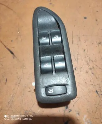 Renault Laguna II Electric window control switch 8200397297