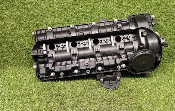 BMW 7 E65 E66 Rocker cam cover 7792426 779242605 15265812