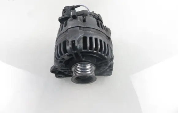 Volkswagen Golf V Generator/alternator 028903028E