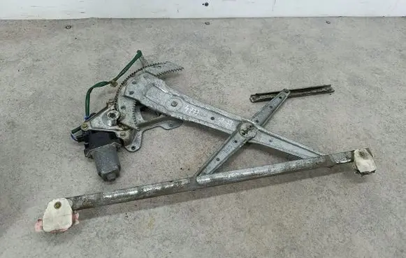 Honda CR-V Front door window regulator with motor 