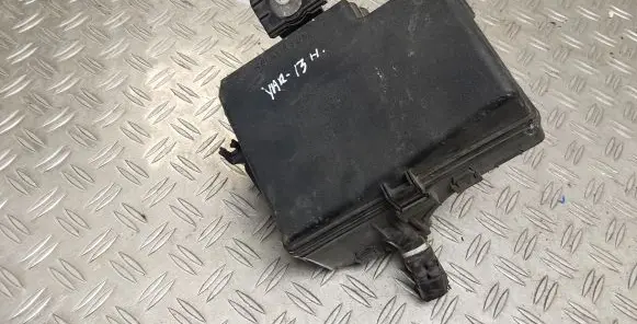 Toyota Yaris Fuse box set 821110U020D 8266252800